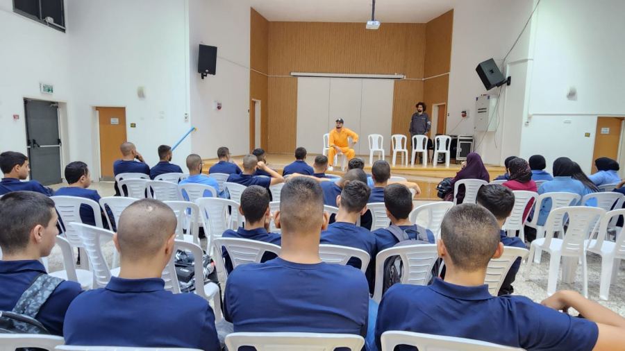 يوم توعية في مدرسة برطعة الثانوية بالتعاون مع مركز شرطة عيرون